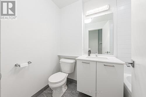 209 - 479 Charlton Avenue E, Hamilton, ON - Indoor Photo Showing Bathroom