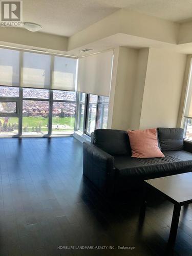 4011 Brickstone Mews, Mississauga, ON - Indoor Photo Showing Living Room