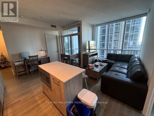 1205 - 1 Yorkville Avenue, Toronto, ON - Indoor Photo Showing Living Room