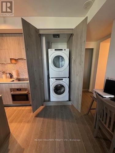 1205 - 1 Yorkville Avenue, Toronto, ON - Indoor Photo Showing Laundry Room