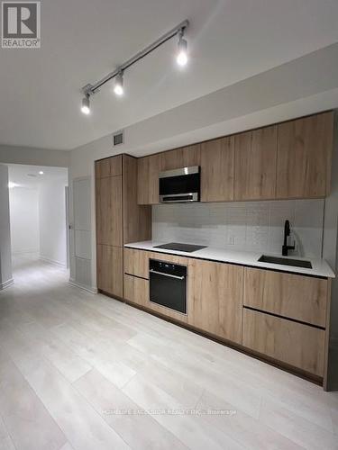 305S - 127 Broadway Avenue, Toronto, ON - Indoor Photo Showing Kitchen