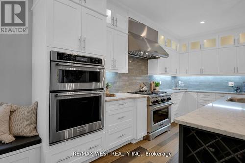 7 Loftus Road, Springwater, ON - Indoor Photo Showing Kitchen With Upgraded Kitchen