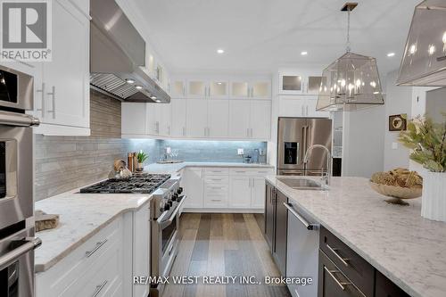 7 Loftus Road, Springwater, ON - Indoor Photo Showing Kitchen With Double Sink With Upgraded Kitchen