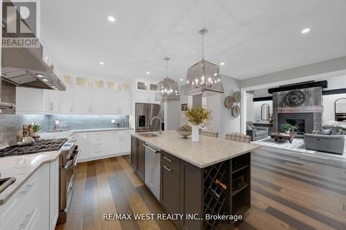 7 Loftus Road, Springwater, ON - Indoor Photo Showing Kitchen With Upgraded Kitchen