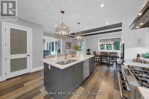 7 Loftus Road, Springwater, ON - Indoor Photo Showing Kitchen With Double Sink With Upgraded Kitchen