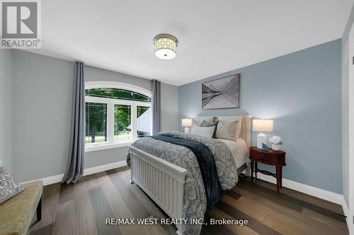 7 Loftus Road, Springwater, ON - Indoor Photo Showing Bedroom