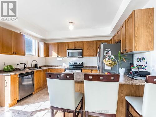 605 Courtney Valley Road E, Mississauga, ON - Indoor Photo Showing Kitchen