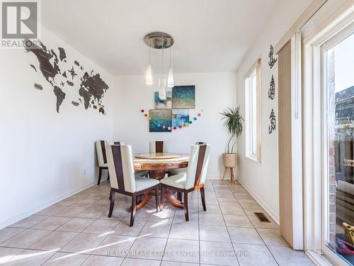 605 Courtney Valley Road E, Mississauga, ON - Indoor Photo Showing Dining Room