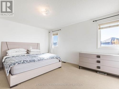 605 Courtney Valley Road E, Mississauga, ON - Indoor Photo Showing Bedroom