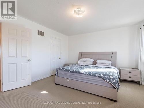 605 Courtney Valley Road E, Mississauga, ON - Indoor Photo Showing Bedroom