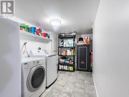 605 Courtney Valley Road E, Mississauga, ON - Indoor Photo Showing Laundry Room