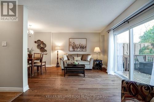 106 - 2301 Cavendish Drive, Burlington, ON - Indoor Photo Showing Living Room