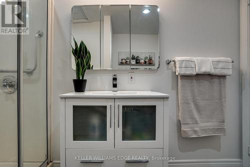 106 - 2301 Cavendish Drive, Burlington, ON - Indoor Photo Showing Bathroom