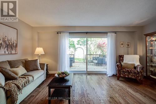 106 - 2301 Cavendish Drive, Burlington, ON - Indoor Photo Showing Living Room