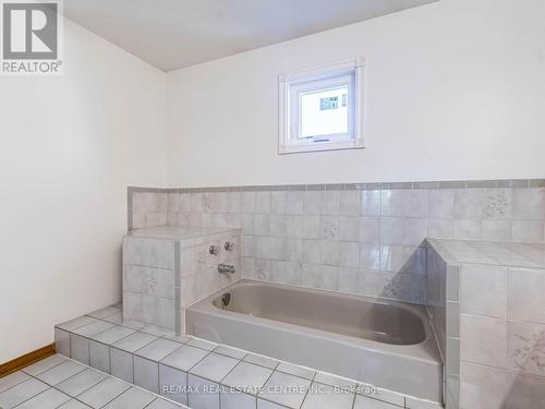 433 Silverthorne Crescent, Mississauga, ON - Indoor Photo Showing Bathroom