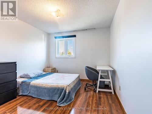 433 Silverthorne Crescent, Mississauga, ON - Indoor Photo Showing Bedroom