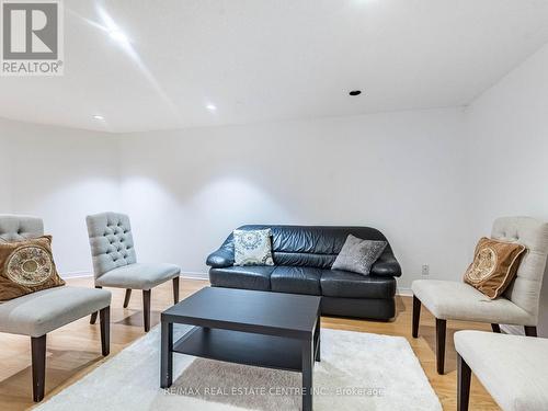 433 Silverthorne Crescent, Mississauga, ON - Indoor Photo Showing Living Room