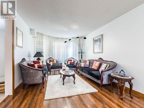 433 Silverthorne Crescent, Mississauga, ON - Indoor Photo Showing Living Room