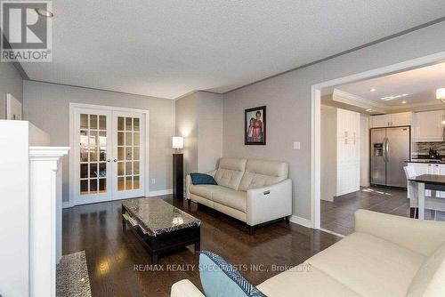 10 Forsyth Crescent, Halton Hills, ON - Indoor Photo Showing Living Room