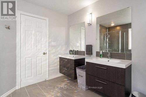 10 Forsyth Crescent, Halton Hills, ON - Indoor Photo Showing Bathroom