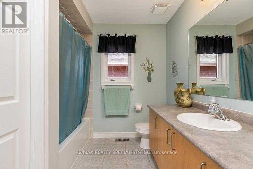 10 Forsyth Crescent, Halton Hills, ON - Indoor Photo Showing Bathroom