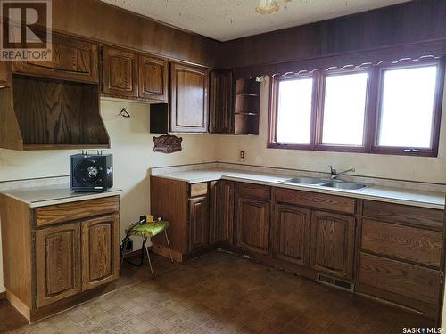 38 Marquis Crescent N, Yorkton, SK - Indoor Photo Showing Kitchen With Double Sink