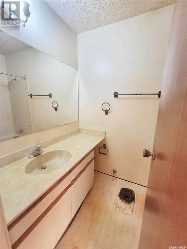 38 Marquis Crescent N, Yorkton, SK - Indoor Photo Showing Bathroom