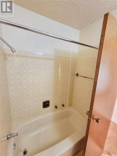 38 Marquis Crescent N, Yorkton, SK - Indoor Photo Showing Bathroom