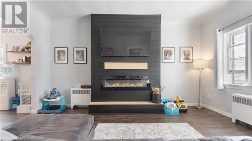 503 Norfolk Street S, Simcoe, ON - Indoor Photo Showing Living Room With Fireplace