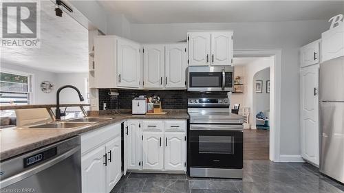 503 Norfolk Street S, Simcoe, ON - Indoor Photo Showing Kitchen With Double Sink