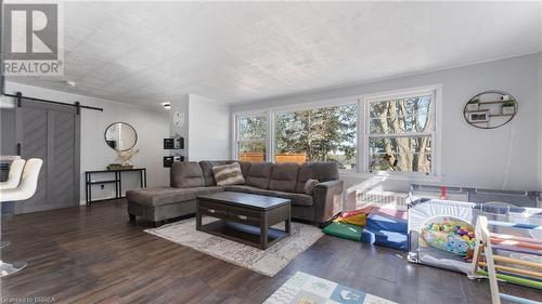 503 Norfolk Street S, Simcoe, ON - Indoor Photo Showing Living Room