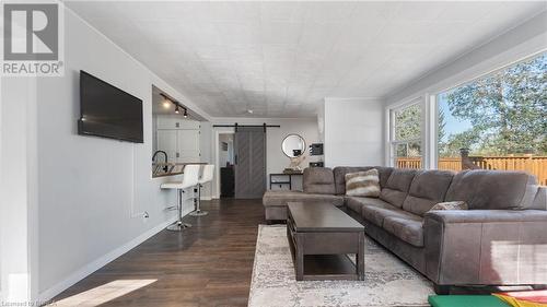 503 Norfolk Street S, Simcoe, ON - Indoor Photo Showing Living Room