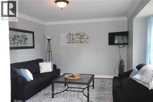 206 Rhine Avenue, London, ON - Indoor Photo Showing Living Room