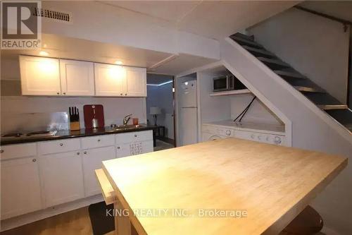 206 Rhine Avenue, London, ON - Indoor Photo Showing Kitchen