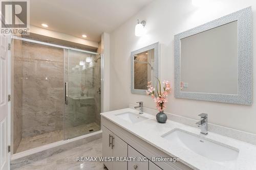 26 Winterlude Court, Vaughan, ON - Indoor Photo Showing Bathroom