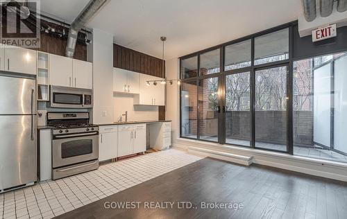 201 - 369 Sorauren Avenue, Toronto, ON - Indoor Photo Showing Kitchen