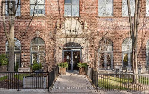 201 - 369 Sorauren Avenue, Toronto, ON - Outdoor