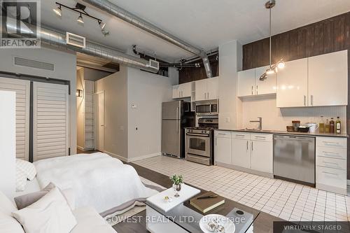 201 - 369 Sorauren Avenue, Toronto, ON - Indoor Photo Showing Kitchen