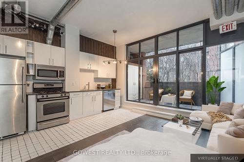 201 - 369 Sorauren Avenue, Toronto, ON - Indoor Photo Showing Kitchen