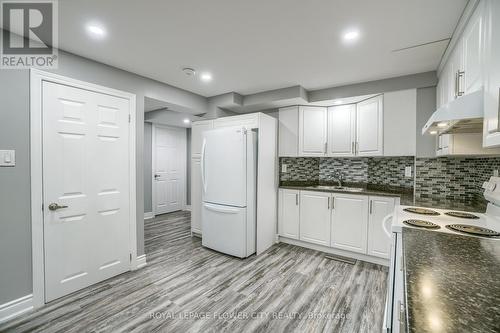 Bsmnt - 16 Drinkwater Road, Brampton, ON - Indoor Photo Showing Kitchen