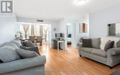 409 - 25 Agnes Street, Mississauga, ON - Indoor Photo Showing Living Room