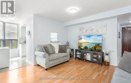 409 - 25 Agnes Street, Mississauga, ON - Indoor Photo Showing Living Room