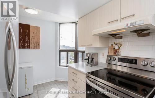 409 - 25 Agnes Street, Mississauga, ON - Indoor Photo Showing Kitchen