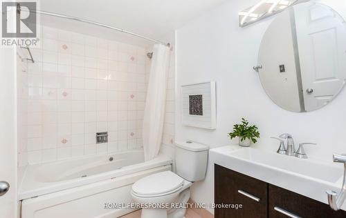 409 - 25 Agnes Street, Mississauga, ON - Indoor Photo Showing Bathroom