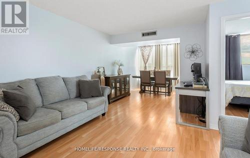 409 - 25 Agnes Street, Mississauga, ON - Indoor Photo Showing Living Room