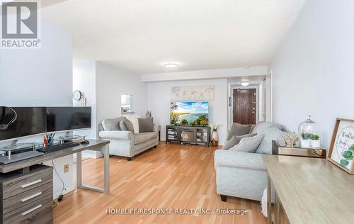 409 - 25 Agnes Street, Mississauga, ON - Indoor Photo Showing Living Room