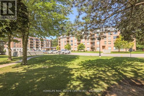 117 - 8111 Forest Glen Drive, Niagara Falls, ON - Outdoor