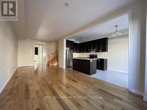 31 Talence Drive, Hamilton, ON - Indoor Photo Showing Kitchen