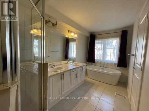 31 Talence Drive, Hamilton, ON - Indoor Photo Showing Bathroom