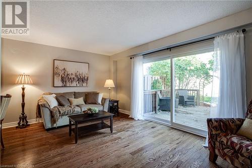 2301 Cavendish Drive Unit# 106, Burlington, ON - Indoor Photo Showing Living Room